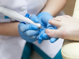 Медицинский аппаратный педикюр