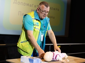 Допомога при судомах у дітей Помощь при судорогах у детей