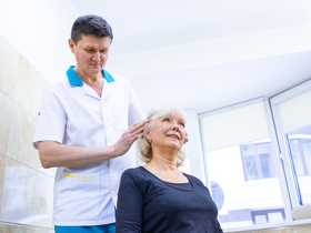 Чи можна вилікувати викривлення хребта? Можно ли вылечить искривление позвоночника?