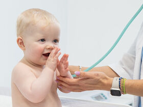 Прорезывание зубов у младенцев